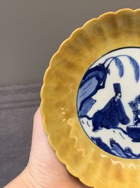 A rare Chinese blue and white yellow-glazed border chrysanthemum-shaped plate with figural design, hare mark, Jiajing