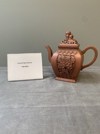 A Chinese Yixing stoneware teapot and cover, Jing Han Qian Hong Nei Zhi 荊漢錢弘內製 mark, 19th C.