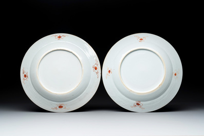A pair of Chinese export famille rose 'Pronk-studio' dishes with floral design, Qianlong