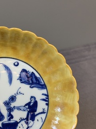 A rare Chinese blue and white yellow-glazed border chrysanthemum-shaped plate with figural design, hare mark, Jiajing