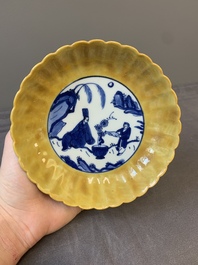 A rare Chinese blue and white yellow-glazed border chrysanthemum-shaped plate with figural design, hare mark, Jiajing