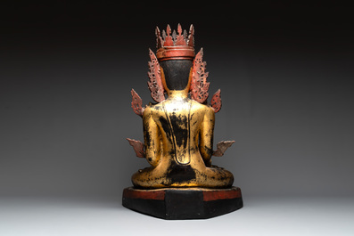 A very large Burmese mica-inlaid gilt-lacquered wooden Buddha, 19th C.