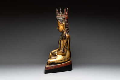 A very large Burmese mica-inlaid gilt-lacquered wooden Buddha, 19th C.