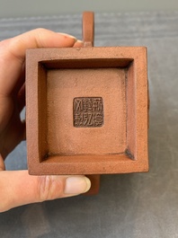 A Chinese Yixing stoneware teapot and cover, Jing Han Qian Hong Nei Zhi 荊漢錢弘內製 mark, 19th C.