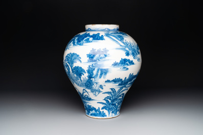 A large and fine Dutch or English Delftware chinoiserie baluster vase, 2nd half 17th C.