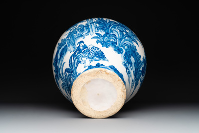 A large and fine Dutch or English Delftware chinoiserie baluster vase, 2nd half 17th C.
