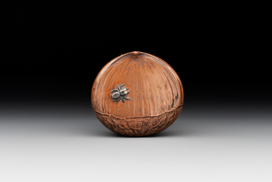 A Japanese chestnut-form hako or box and cover, signed Noriyuki 則之, Edo, 18th C.