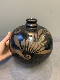 A Chinese russet-decorated black-glazed bottle, 'duluping', Northern Song/Jin