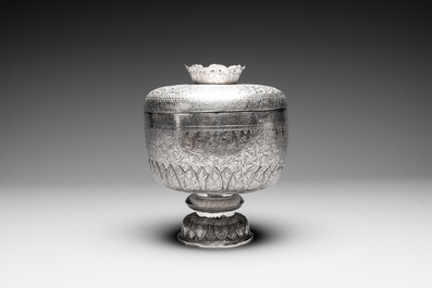 A Chinese silver bowl and cover on lotus-shaped stand, Li Hehe 李和合 and Zuyin 足銀 mark, 19th C.