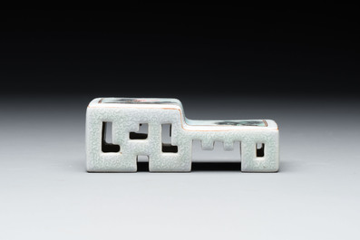 A Chinese famille rose 'landscape' brush rest, 19th C.