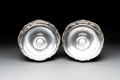 A pair of silver presenting bowls, Wolfers Fr&egrave;res, Brussels, 19/20th C.