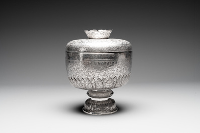 A Chinese silver bowl and cover on lotus-shaped stand, Li Hehe 李和合 and Zuyin 足銀 mark, 19th C.