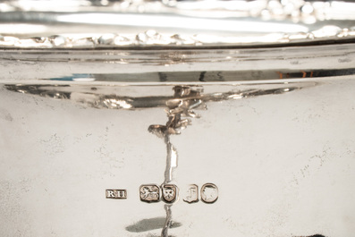 A sterling silver vase, Robert Hennel III, London, 1841