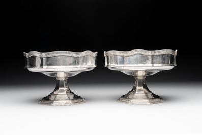 A pair of silver presenting bowls, Wolfers Fr&egrave;res, Brussels, 19/20th C.