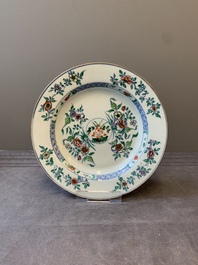 A pair of Chinese doucai plates with floral design, Yongzheng