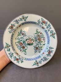A pair of Chinese doucai plates with floral design, Yongzheng