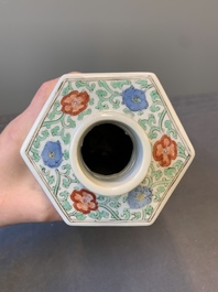 A pair of Chinese famille verte hexagonal tea caddies, Kangxi
