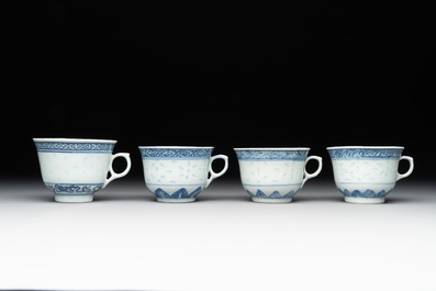 22 Chinese blue and white wares, 19/20th C.