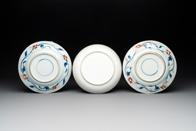 13 Chinese famille rose, verte, blue and white plates and dishes, Kangxi/Qianlong