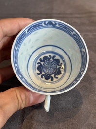 22 Chinese blue and white wares, 19/20th C.