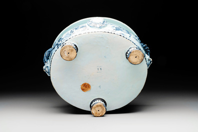 A blue and white Dutch Delft chinoiserie jardini&egrave;re with mascarons, late 17th C.