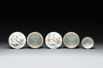 12 Chinese famille rose wares, 19/20th C.