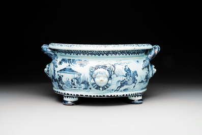 A blue and white Dutch Delft chinoiserie jardini&egrave;re with mascarons, late 17th C.