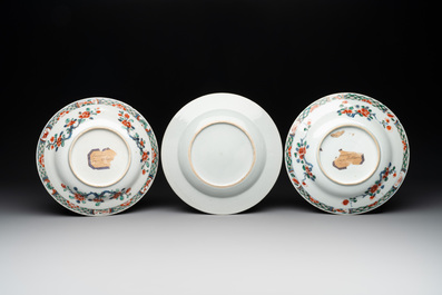 13 Chinese famille rose, verte, blue and white plates and dishes, Kangxi/Qianlong