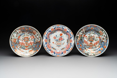 13 Chinese famille rose, verte, blue and white plates and dishes, Kangxi/Qianlong