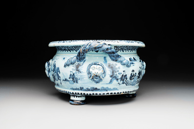 A blue and white Dutch Delft chinoiserie jardini&egrave;re with mascarons, late 17th C.