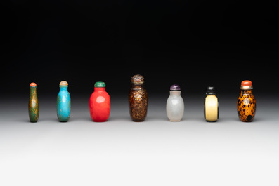 A collection of 16 Chinese Peking glass snuff bottles, 19/20th C.