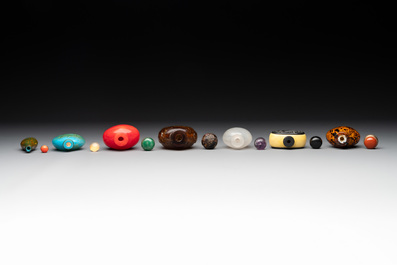 A collection of 16 Chinese Peking glass snuff bottles, 19/20th C.