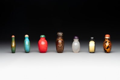 A collection of 16 Chinese Peking glass snuff bottles, 19/20th C.