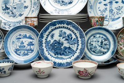 43 Chinese famille rose, blue and white wares, 18/19th C.