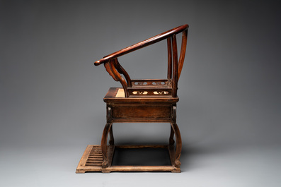 A rare and exceptional Chinese huanghuali sedan chair, Jianyu 肩輿, signed Zhang Dai 張岱, 17th C.