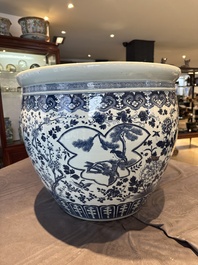 A large Chinese blue and white 'He Lu Tong Chun 鶴鹿同春' fish bowl, 19th C.