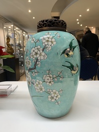 A pair of fine Chinese famille verte turquoise-ground 'magpie and prunus' jars with reticulated wooden covers, 19th C.