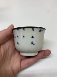 Five Chinese blue, white and famille rose wares, Qianlong and Xianfeng marks, 19/20th C.