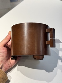 A rare Chinese cylindrical bronze censer with handles, Xuande mark, 17/18th C.
