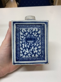 Five Chinese blue, white and famille rose wares, Qianlong and Xianfeng marks, 19/20th C.
