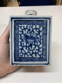 Five Chinese blue, white and famille rose wares, Qianlong and Xianfeng marks, 19/20th C.