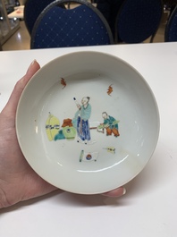 A Chinese famille rose 'ruby back' plate with figural design, 19th C.
