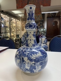 A rare intact Chinese blue and white 'Lian Sheng San Ji 連升三級' bottle vase, Transitional period