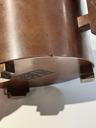 A rare Chinese cylindrical bronze censer with handles, Xuande mark, 17/18th C.