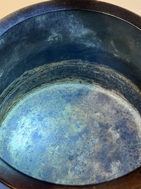 A rare Chinese cylindrical bronze censer with handles, Xuande mark, 17/18th C.