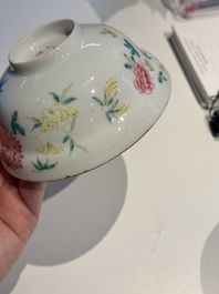 A pair of Chinese famille rose bowls with floral design, Guangxu mark, 20th C.