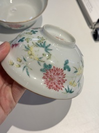 A pair of Chinese famille rose bowls with floral design, Guangxu mark, 20th C.