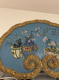 A large Chinese cloisonn&eacute; ruyi-shaped plaque with antiquities, 19/20th C.