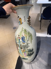 Two Chinese famille rose vases, one vase signed Yu Zhao 余钊, 19/20th C.