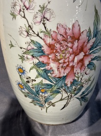 Two Chinese famille rose vases, one vase signed Yu Zhao 余钊, 19/20th C.